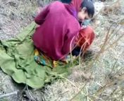 Дагестанец на природе трахает подружку